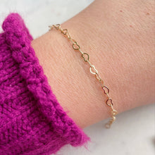 Load image into Gallery viewer, Gold Heart Chain Bracelet