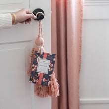 Load image into Gallery viewer, Saffron &amp; Silk Large Sachet 18 Pack
