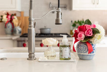 Load image into Gallery viewer, Silver Spruce Flower Diffuser
