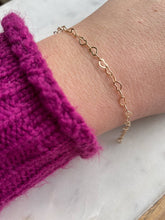 Load image into Gallery viewer, Gold Heart Chain Bracelet
