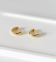 Load image into Gallery viewer, Saranne Hoops 18K Plated
