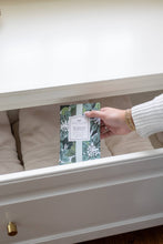 Load image into Gallery viewer, Shimmering Snowberry Large Sachet
