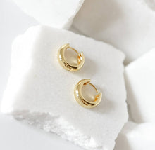 Load image into Gallery viewer, Saranne Hoops 18K Plated
