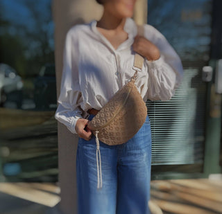 Embossed Daisy Blossom Belt Sling Bag: Mint